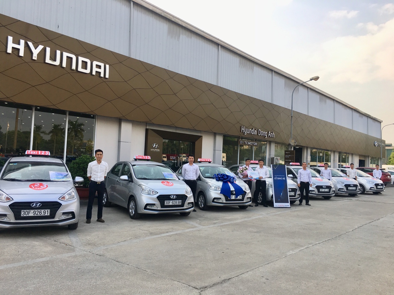 LỄ GIAO XE TAXI 123