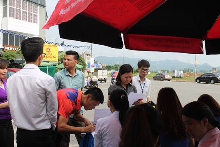 Khách đăng ký lái thử xe